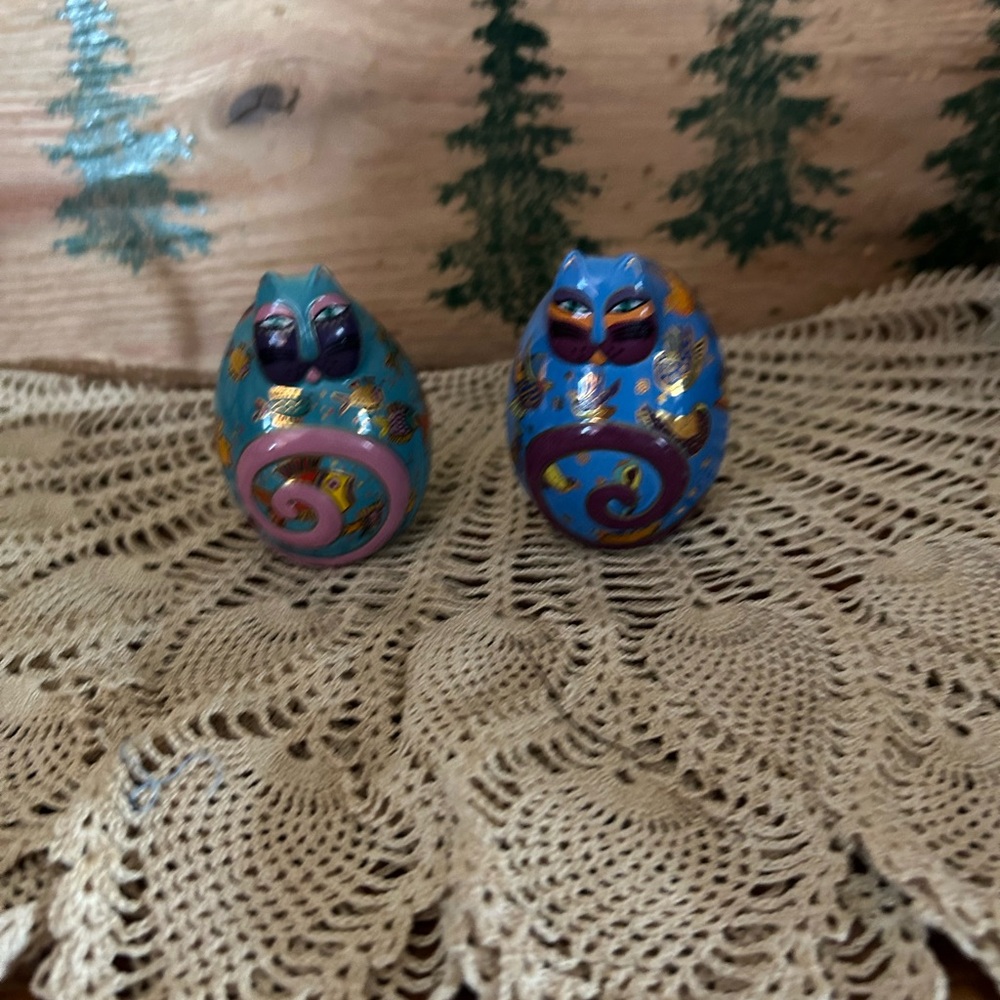 Laurel Burch dark Blue Ceramic Art cat
TEAL NOT AVAILABLE